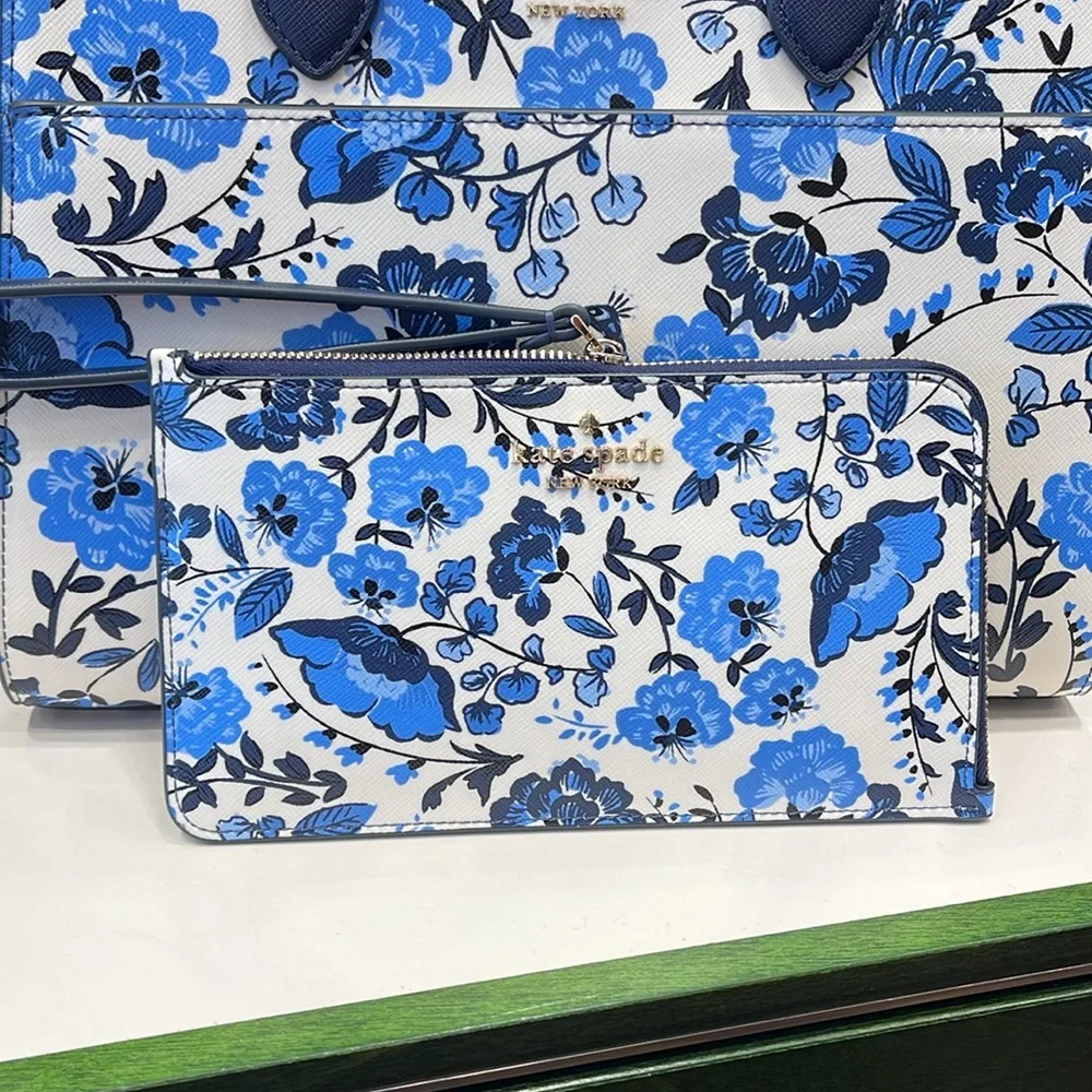 Kate Spade Lucy Vase Floral Medium L Zip Wristlet
Blue Multicolor 
NWT - Picture 9 of 16